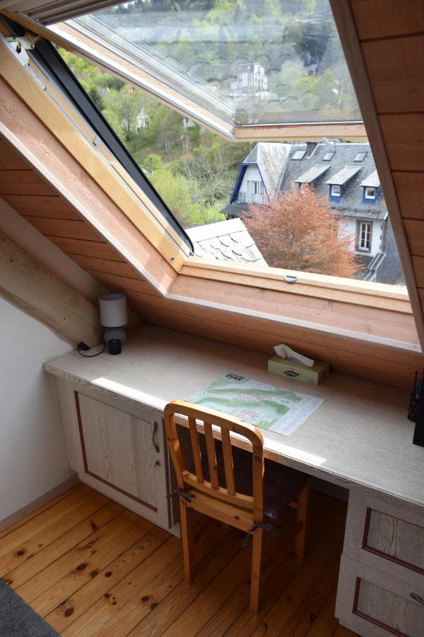 Petit Duplex De Charme Sous Les Toits Du Mont-Dore Buitenkant foto