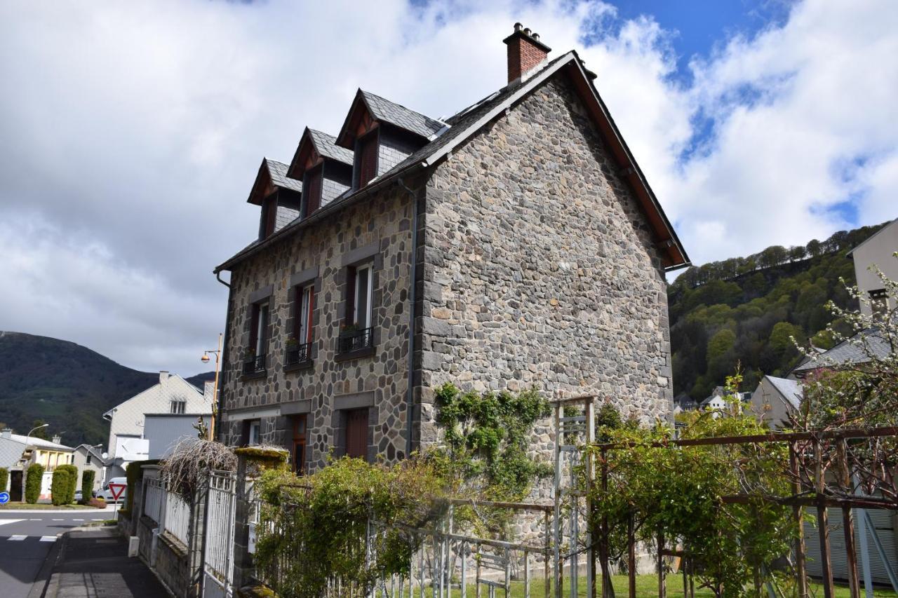 Petit Duplex De Charme Sous Les Toits Du Mont-Dore Buitenkant foto